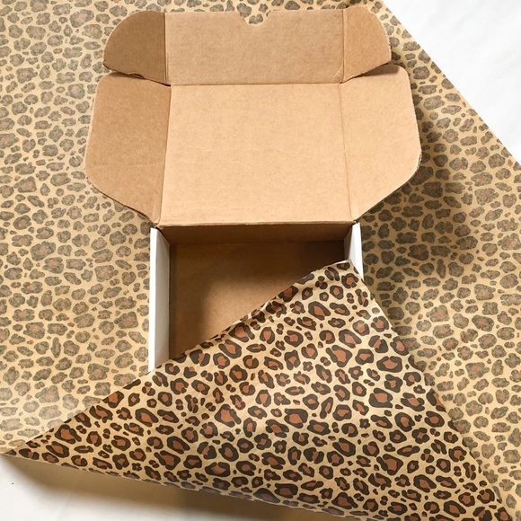Leopard printed tissue paper 12 20”x30” sheets - Picture 4 of 7